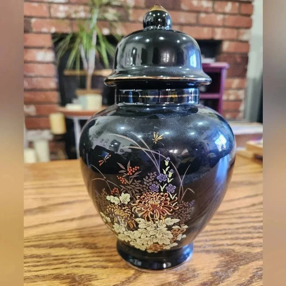 Imperial Dynasty Man black floral vase antique collectible made in Japan